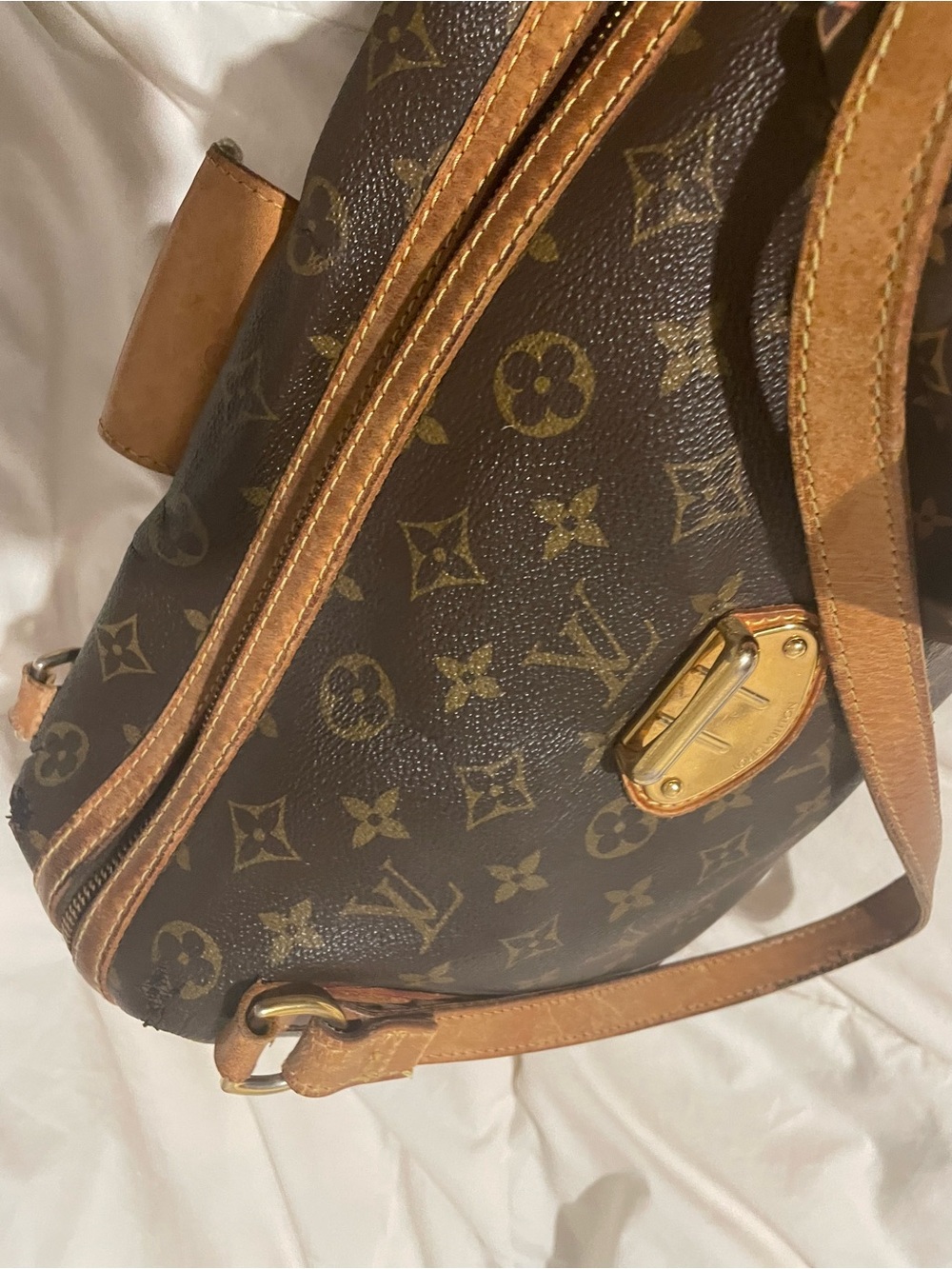 Louis Vuitton Stresa GM Monogram Shoulder Bag with Tan Leather and Gold Hardware - Picture 8 of 9